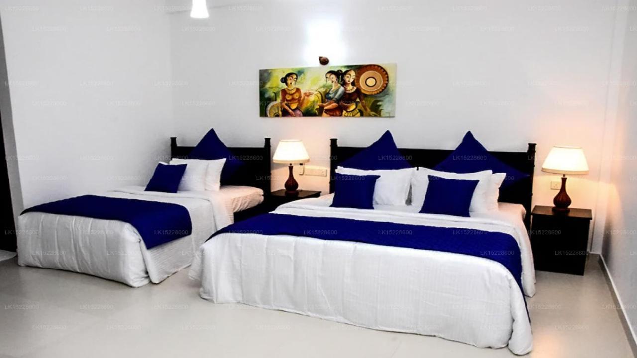 Blue Spring Hotel Wadduwa Buitenkant foto