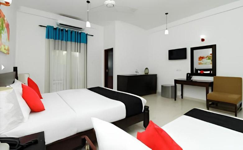 Blue Spring Hotel Wadduwa Buitenkant foto