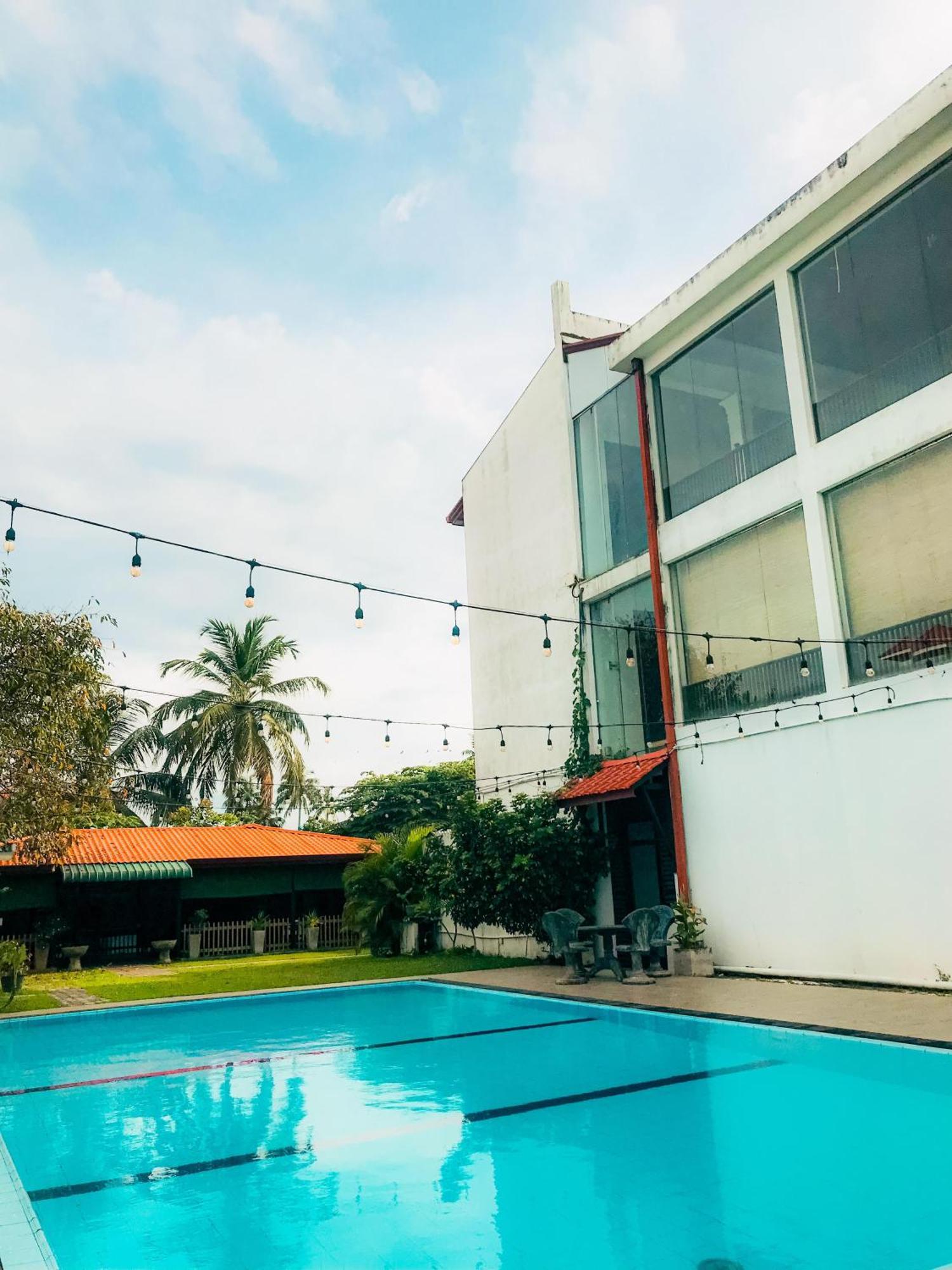 Blue Spring Hotel Wadduwa Buitenkant foto