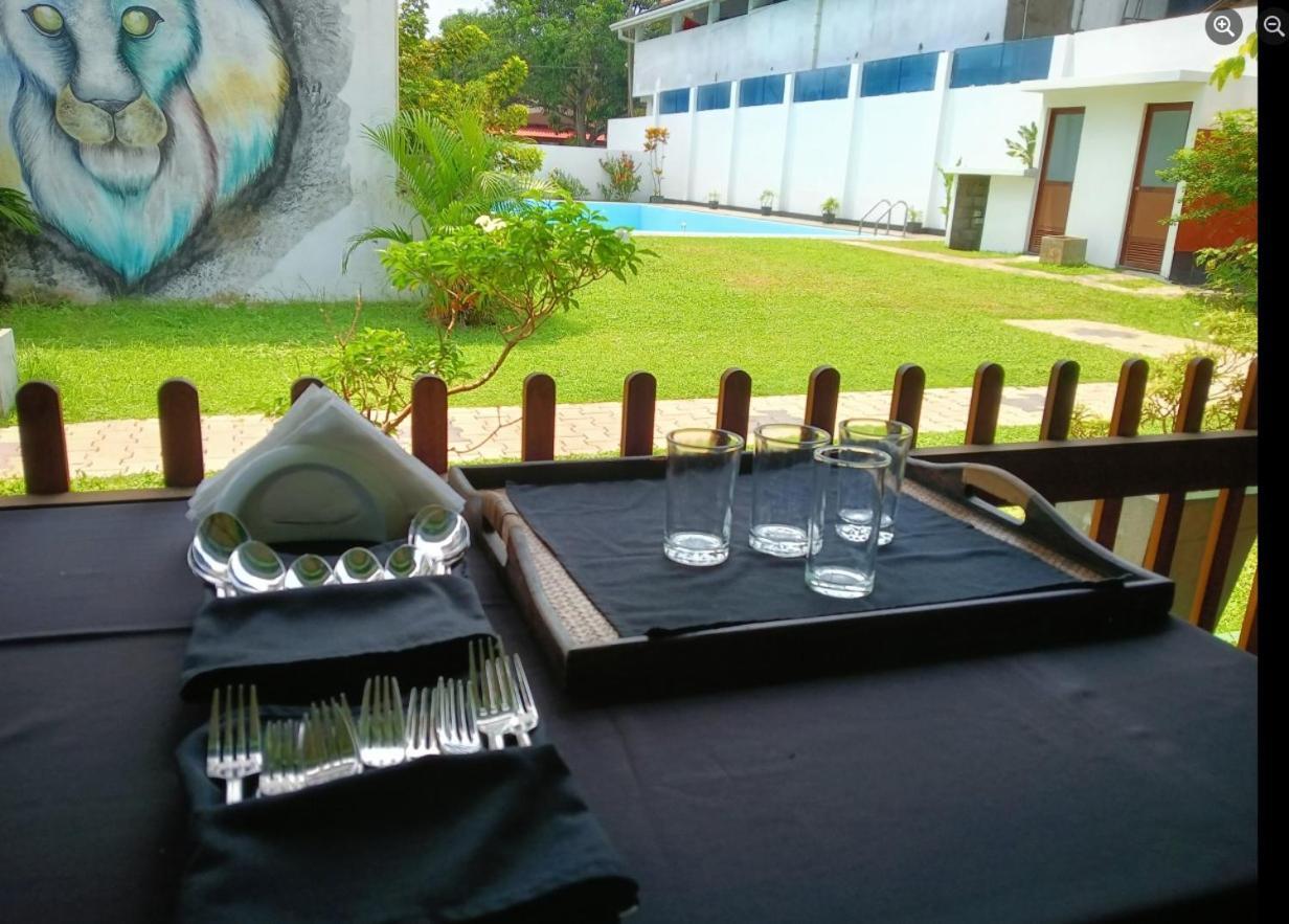 Blue Spring Hotel Wadduwa Buitenkant foto